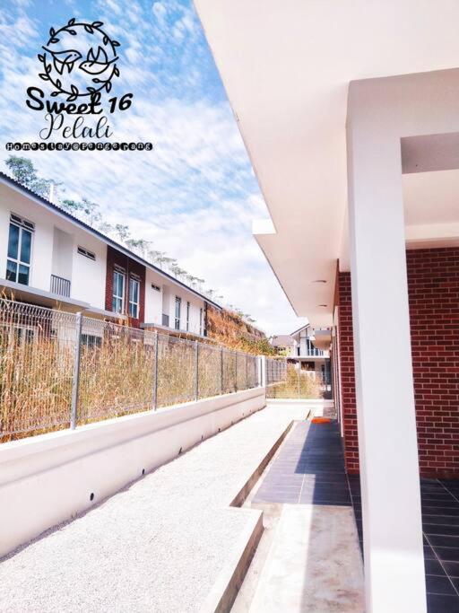 Sweet 16 Pelali Homestay Пенгеранг Екстериор снимка